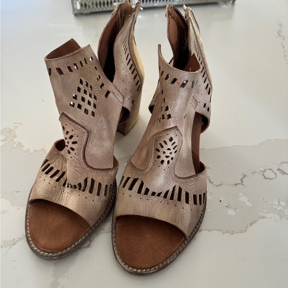 Vera Cruz open toe leather shoes with 2.5” heel